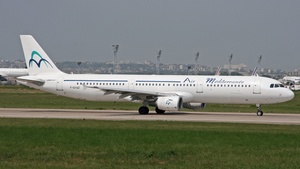Photo of F-GYAZ - Airbus A321-111 operated by Air Méditerranée