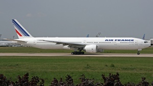Photo with serial 32846 - Boeing 777-328(ER)
