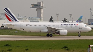 Photo of F-GHQL - Airbus A320-211 operated by Air France