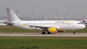 Photo of EC-KHN - Airbus A320-216 operated by Vueling