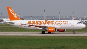 Photo of G-EZTI - Airbus A320-214 operated by easyJet
