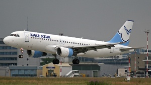Photo of F-HBAC - Airbus A320-214 operated by Aigle Azur