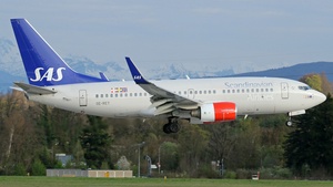 Photo with serial 32737 - Boeing 737-76N