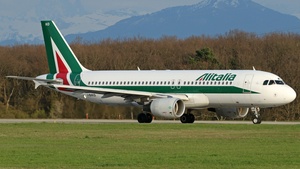 Photo of I-BIKO - Airbus A320-214 operated by Alitalia