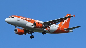 Photo of G-EZDN - Airbus A319-111 operated by easyJet