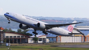 B-18002 - Boeing 777-309(ER)