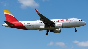 Photo of EC-LUL - Airbus A320-216 operated by Iberia