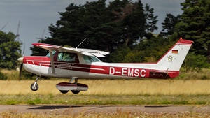 Photo of D-EMSC - Cessna 152 operated by Fliegerschule Strössenreuther