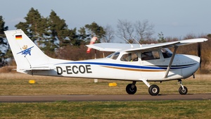 Photo of D-ECOE - Reims-Cessna F172K Skyhawk operated by Flugschule August der Starke