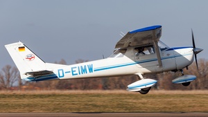 Photo of D-EIMW - Reims-Cessna F150K operated by Flug-Center MILAN
