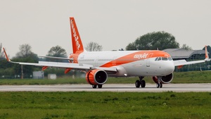 Photo of D-AVYX - Airbus A321-251NX operated by easyJet