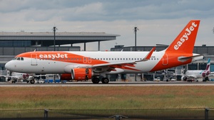 Photo of G-EZOK - Airbus A320-214 operated by easyJet