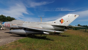 335 - Mikoyan-Gurevich MiG-19PM Farmer-D