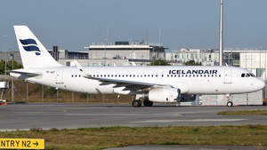 Photo of TF-IAT - Airbus A320-232 operated by Icelandair