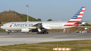 Photo of N780AN - Boeing 777-223(ER) operated by American Airlines