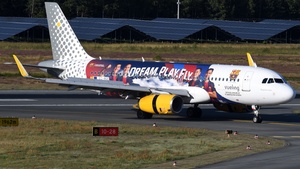 Photo of EC-MQE - Airbus A320-232 operated by Vueling