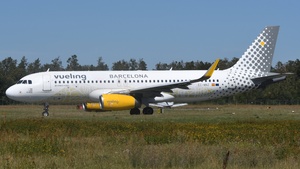 Photo of EC-MNZ - Airbus A320-232 operated by Vueling