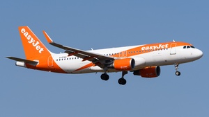 Photo of G-EZWX - Airbus A320-214 operated by easyJet