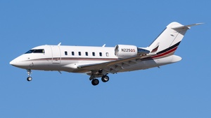 Photo of N225QS - Bombardier Challenger 650 operated by NetJets
