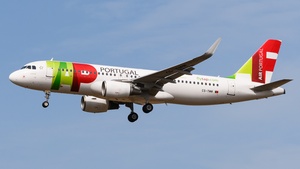 CS-TMW - Airbus A320-214