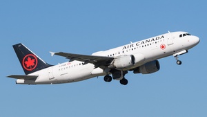 Photo of C-FCUG - Airbus A320-214 operated by Air Canada