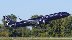 Photo of G-XATW - Airbus A321-253NX operated by Titan Airways