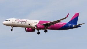 Photo of HA-LXG - Airbus A321-231 operated by Wizz Air