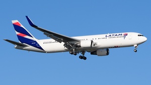 Photo of CC-CXJ - Boeing 767-316(ER) operated by LATAM Airlines