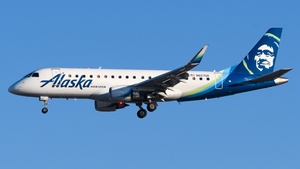 Photo of N657QX - Embraer ERJ-175LR operated by Alaska Airlines (opb Horizon Air)