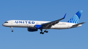 Photo of N34137 - Boeing 757-224 operated by United Airlines