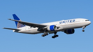Photo of N225UA - Boeing 777-222(ER) operated by United Airlines
