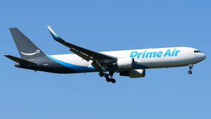 Photo of N389AZ - Boeing 767-323(ER)(BDSF) operated by Amazon Prime Air (opb Air Transport International)