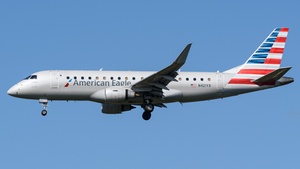 Photo of N421YX - Embraer ERJ-175LR operated by American Eagle (opb Republic Airways)