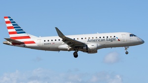 Photo of N424YX - Embraer ERJ-175LR operated by American Eagle (opb Republic Airways)