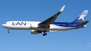 Photo of CC-BDB - Boeing 767-316(ER) operated by LAN Airlines