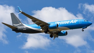 Photo of N7949A - Boeing 737-86N(BCF) operated by Amazon Prime Air (opb Sun Country Airlines)