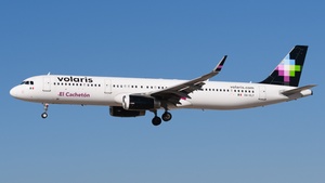 Photo of XA-VLY - Airbus A321-231 operated by Volaris