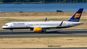 Photo of TF-ISR - Boeing 757-256 operated by Icelandair