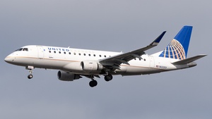 Photo of N122SY - Embraer ERJ-175LR operated by United Express (opb SkyWest Airlines)