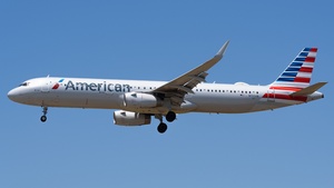 Photo of N132AN - Airbus A321-231 operated by American Airlines