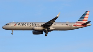 Photo of N137AA - Airbus A321-231 operated by American Airlines