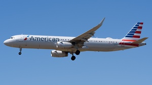Photo of N136AN - Airbus A321-231 operated by American Airlines