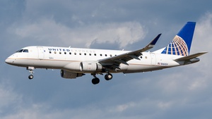 Photo of N161SY - Embraer ERJ-175LR operated by United Express (opb SkyWest Airlines)