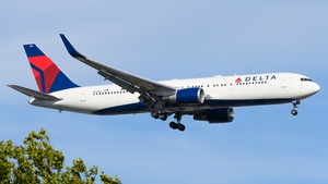 Photo of N172DZ - Boeing 767-332(ER) operated by Delta Air Lines
