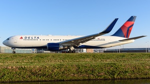 Photo of N173DZ - Boeing 767-332(ER) operated by Delta Air Lines