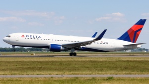 Photo of N173DZ - Boeing 767-332(ER) operated by Delta Air Lines