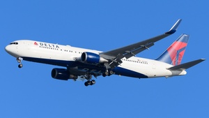 Photo of N173DZ - Boeing 767-332(ER) operated by Delta Air Lines