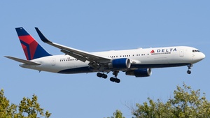 Photo of N174DZ - Boeing 767-332(ER) operated by Delta Air Lines