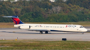 Photo of N905DE - McDonnell Douglas MD-88 operated by Delta Air Lines