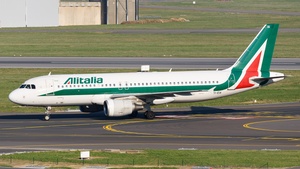 Photo of EI-EIA - Airbus A320-216 operated by Alitalia